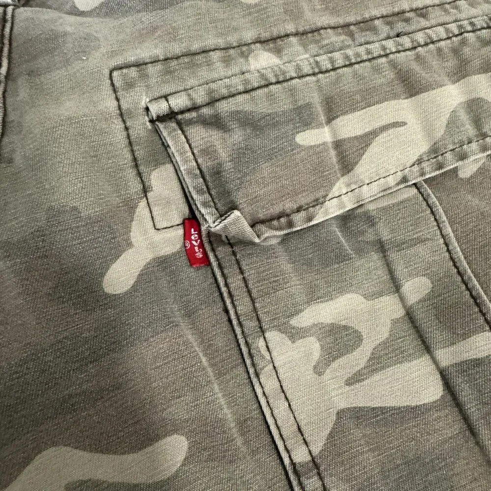 Levis Camo Cargo Shorts Mens Size 42 US - Picture 12 of 12